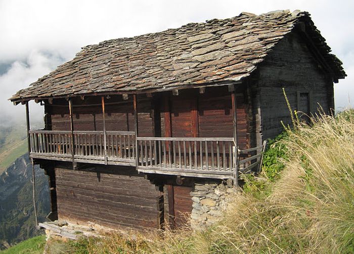 Experience the mountains of the Valais Alps Accomodation