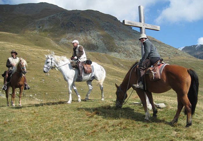 Experience the mountains of the Valais Alps
