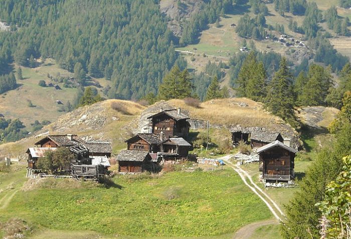Experience the mountains of the Valais Alps