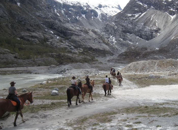 Experience the mountains of the Valais Alps