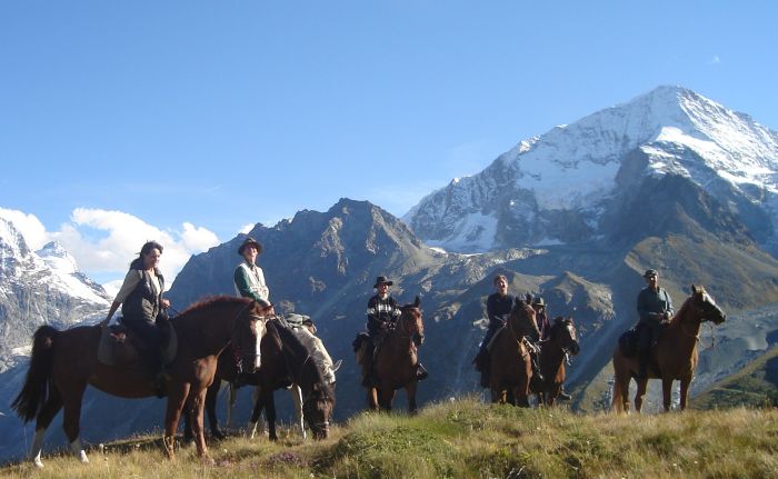 Experience the mountains of the Valais Alps