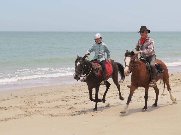 Ride through West Africa´s savannah to the coast
