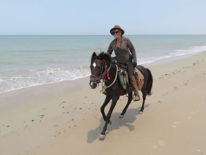 Ride through West Africa´s savannah to the coast