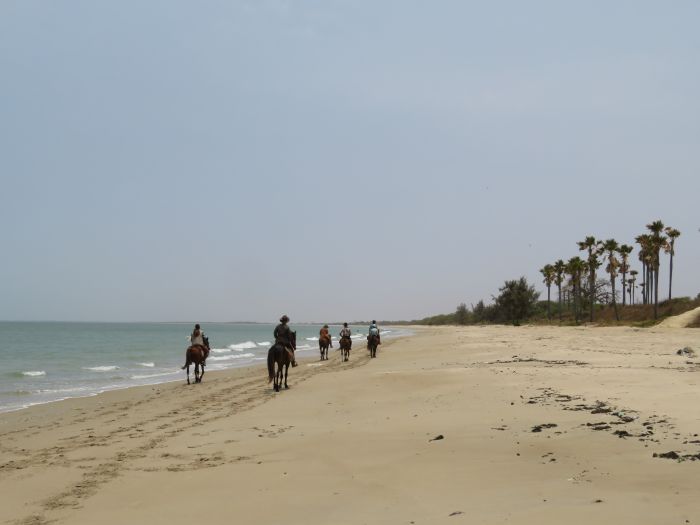 Ride through West Africa´s savannah to the coast