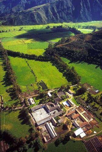 Andean mountain lodge with comfort