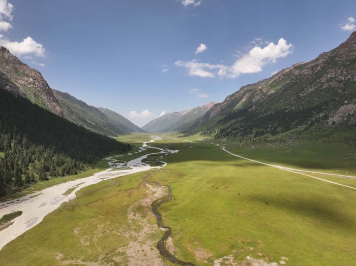 Kirgistan glacier tours