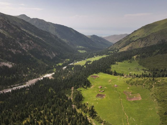 Kirgistan glacier tours