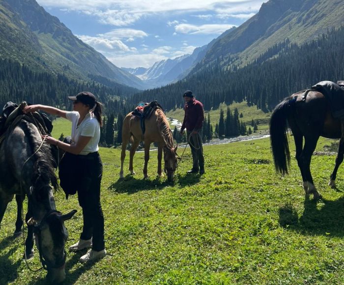 Kirgistan glacier tours