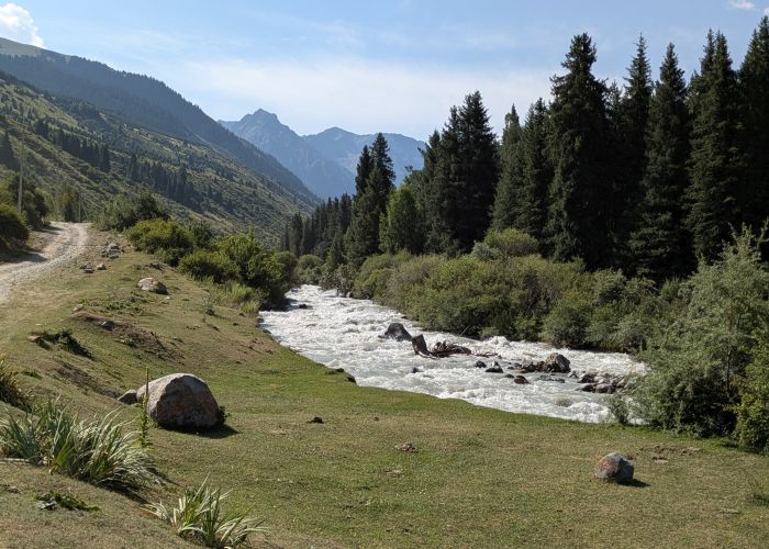 Kirgistan glacier tours