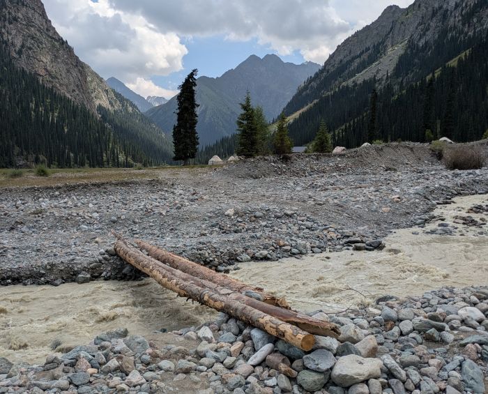 Kirgistan glacier tours