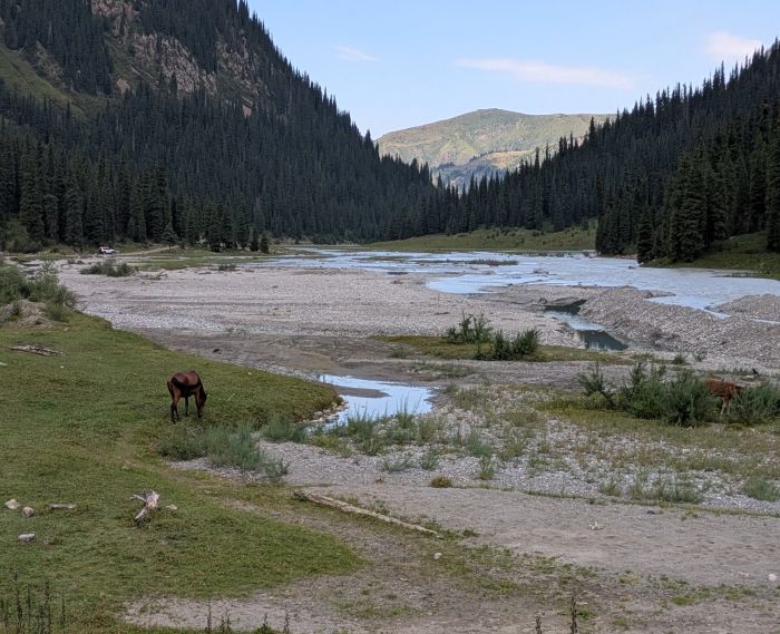 Kirgistan glacier tours