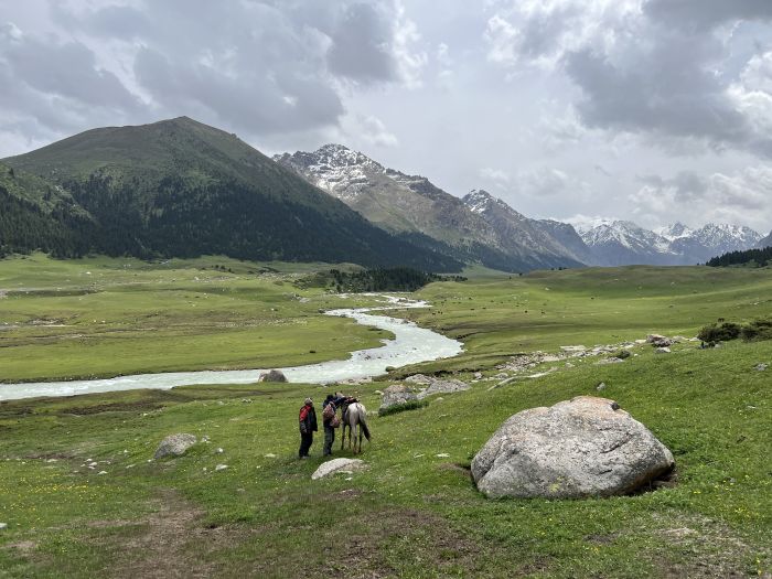 Kirgistan glacier tours