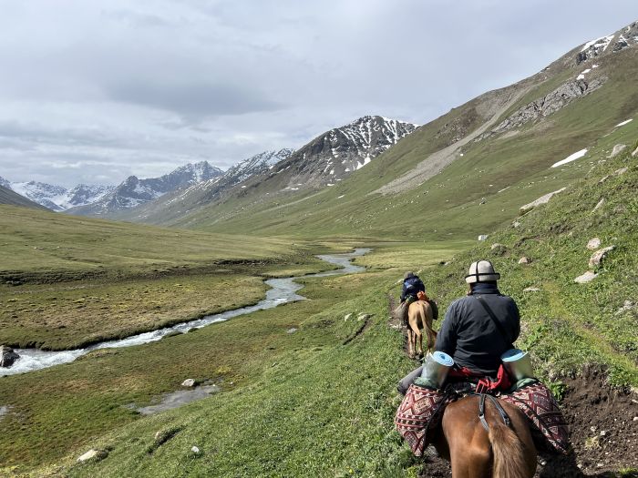 Kirgistan glacier tours