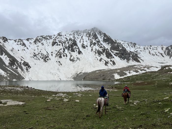 Kirgistan glacier tours