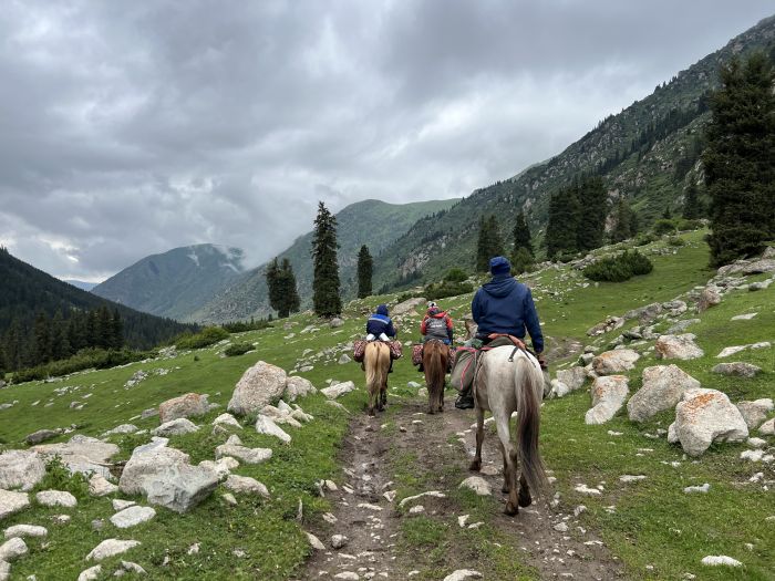 Kirgistan glacier tours