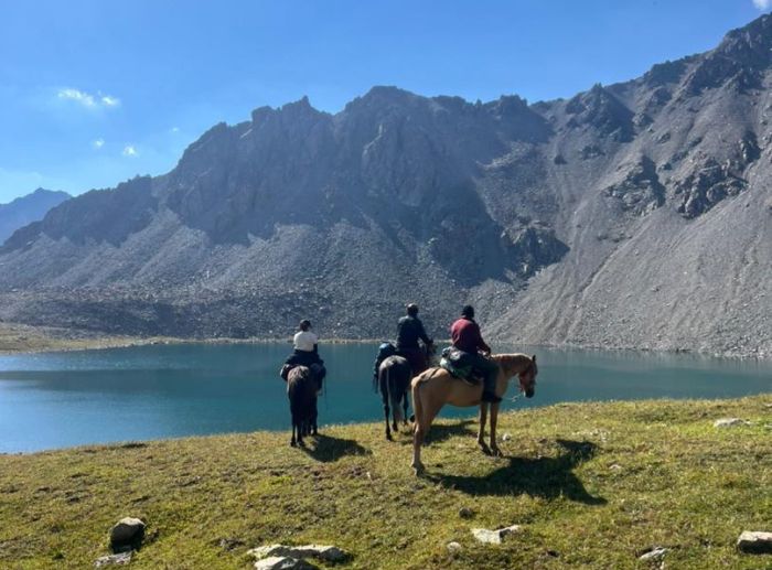 Kirgistan glacier tours