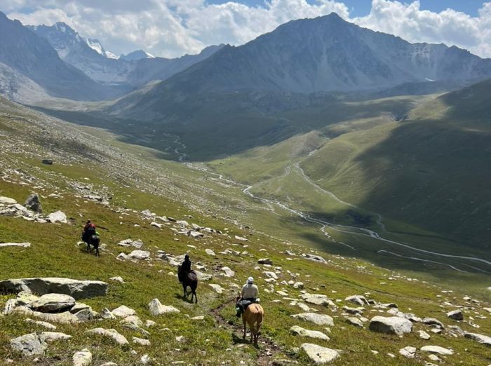 Kirgistan glacier tours