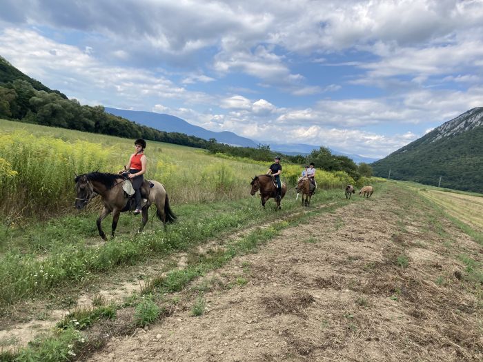 Two-country karst trail