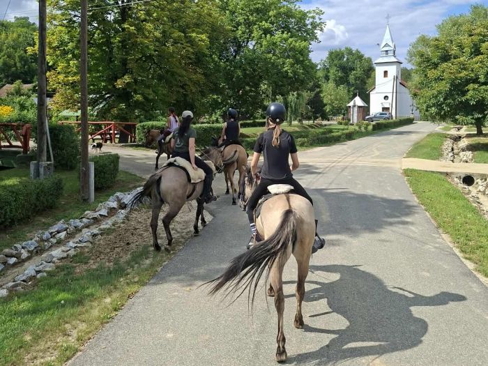 Two-country karst trail