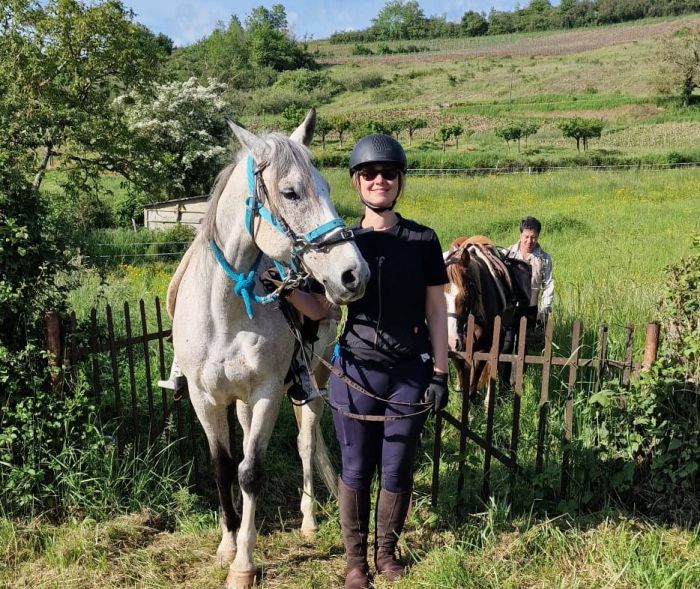 Burgundy vineyards and castles ride