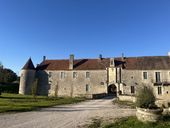 Burgundy vineyards and castles ride