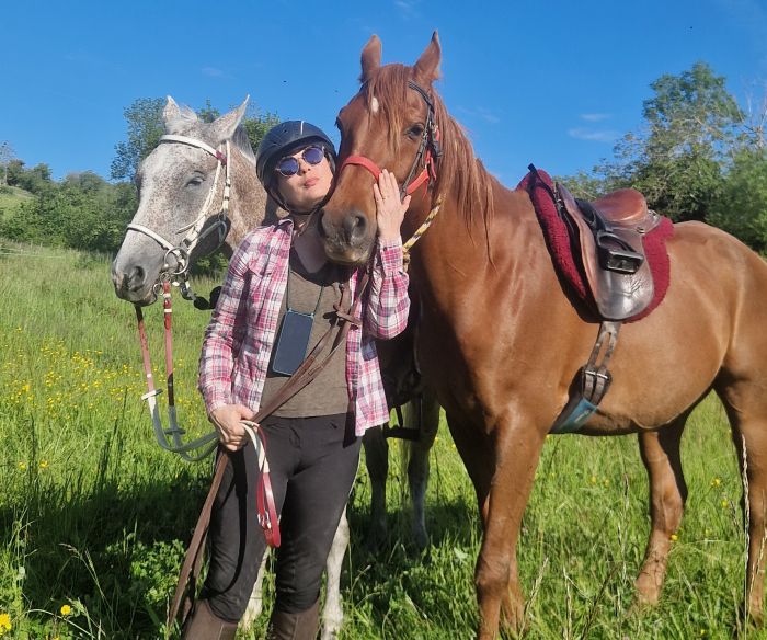 Burgundy vineyards and castles ride