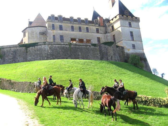 Castles of the Périgord and Atlantic beaches