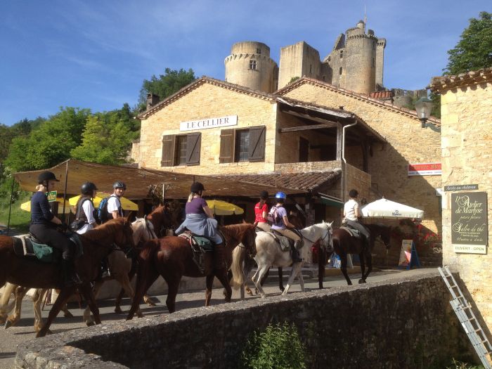 Castles of the Périgord and Atlantic beaches