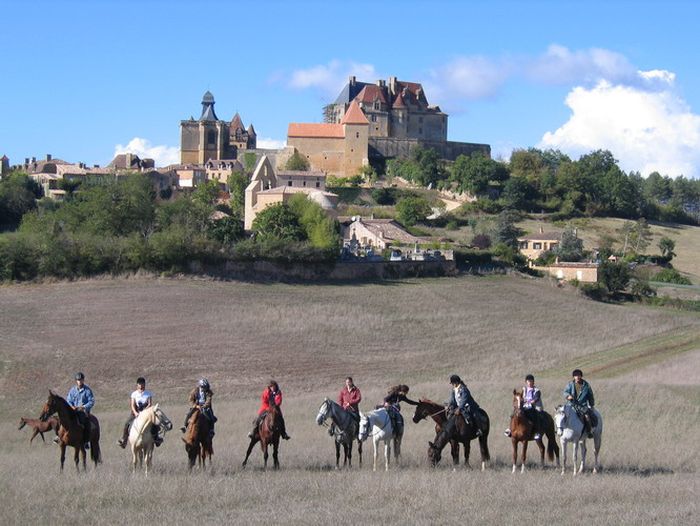 Castles of the Périgord and Atlantic beaches