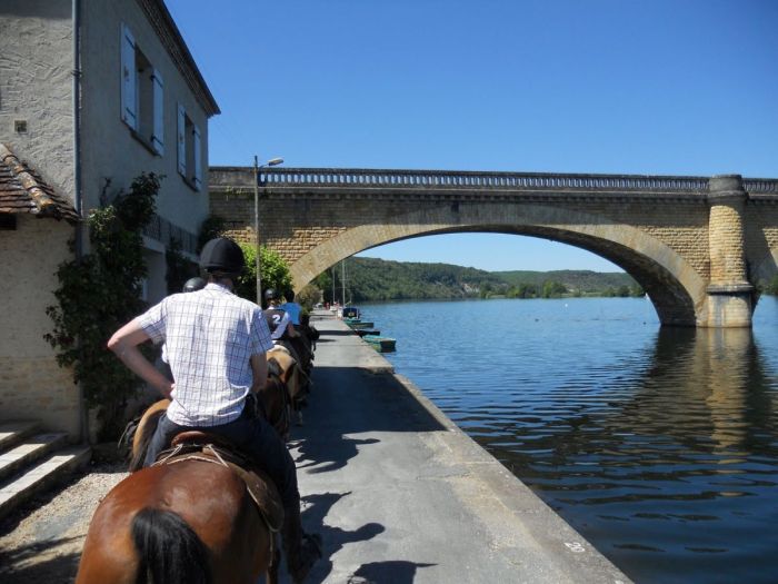 Gourmet tour to the wine castles of Bordeaux