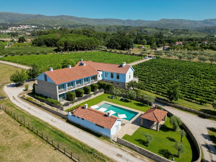 Dressage riding & winery at Serra da Estrela