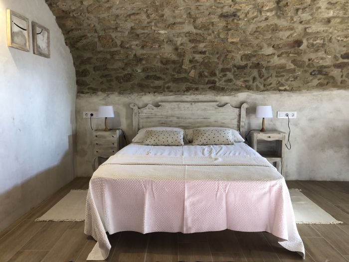 From the mountains to the sea & Besalu medieval ride Accomodation
